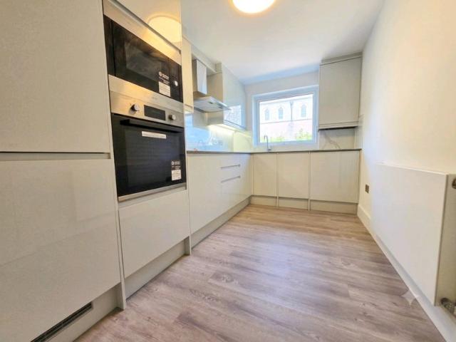 A luxurious one bedroom flat in N20