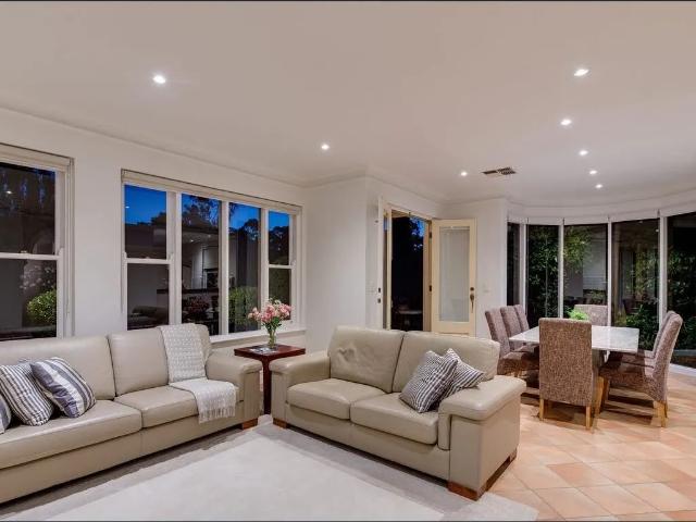 A Luxurious Residence in a Prestigious Location For Rent