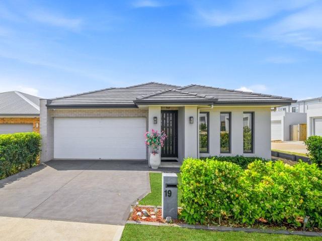 A Luxurious Single Level Sanctuary in a Coveted Oran Park Setting