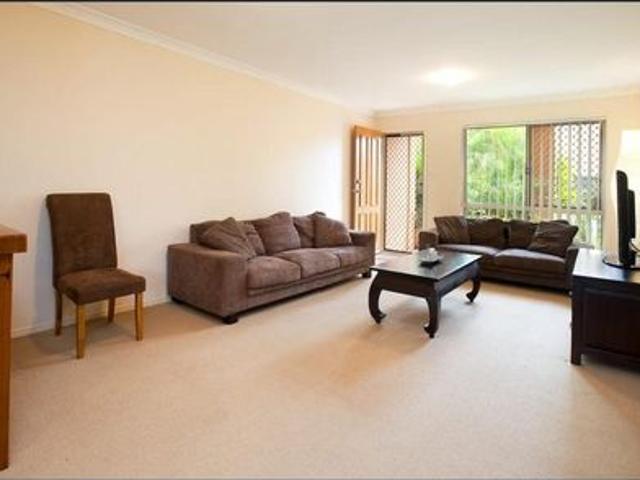 A luxury townhouse. Close to train, bus and schools. 3 Bedrooms Townhouse