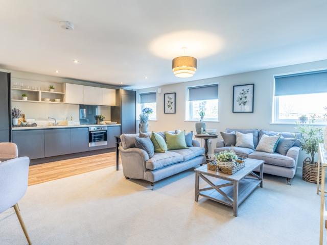 A luxury two bedroom apartment located in Droitwich Town Centre. To Let £1,000pcm