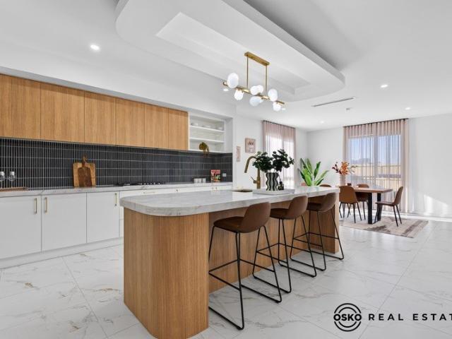 A Luxury NewBuild Sanctuary in Lara's Austin Estate Space, Sophistication & Dual Master Suites