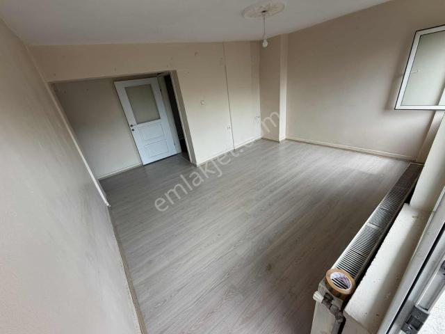 A L C Den Ara Kat Merkezi Konumda 2+1 Kiralık Daire