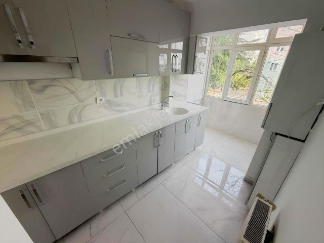A L C Den Full Yapılı Ara Katta Metroya Yakın 2+1 Kiralık Daire