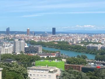À La Mulatière, 3 Pièces meublé et équipé de standing avec v