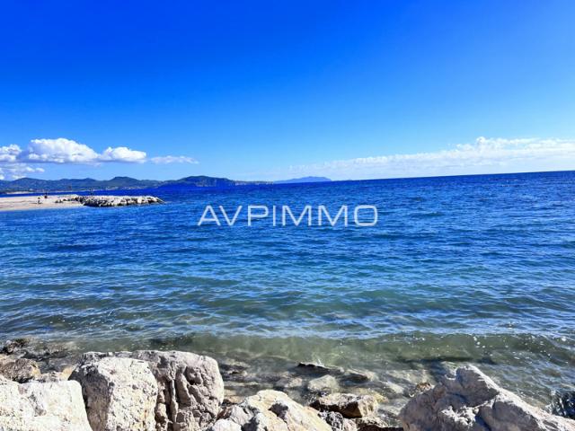 À La Ciotat Beau T2 de 38m2 avec Grande Terrasse à 2 Pas d