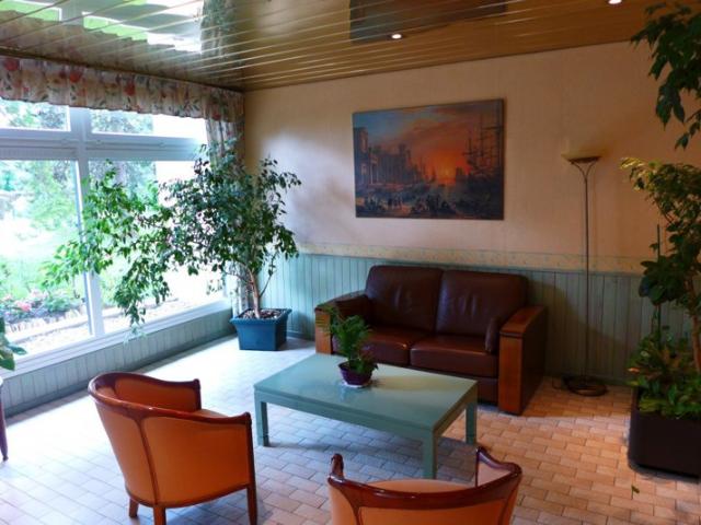 A LA LOCATION APPARTEMENT 2 PIECES TRES BON ETAT RESID