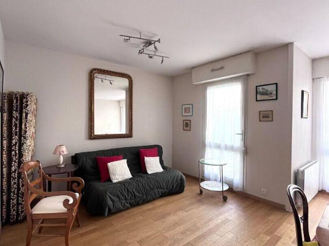 À LA LOCATION ? PLACE HOCHE ? T2 MEUBLÉ DE 57 M² AVEC DEUX TER