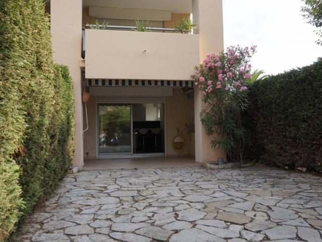 a la location 2 pièces 36 m² avec terrasse et jardin 13600 la ciotat