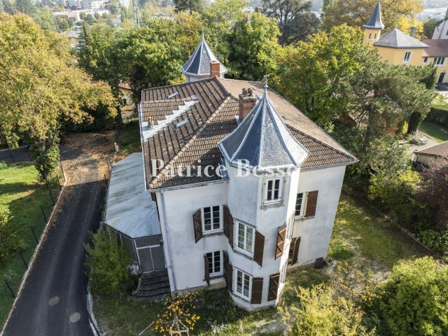À la proximité immédiate de Lyon, une maison de maître à rén. 259m² Ecully