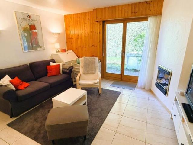 À LA SAISON: Magnifique 2.5 pièces rénové Spacieux et lumineux Lieu très calme Bien placé Belle vue