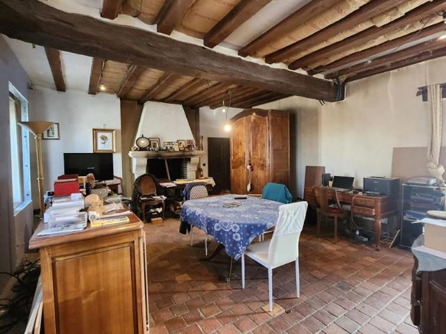 A la sortie EPERNON, appartement 5 pièces en rez de chaussée, jardinet privatif