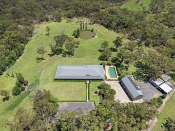 A landmark Mount White Estate secluded on 19.14ha