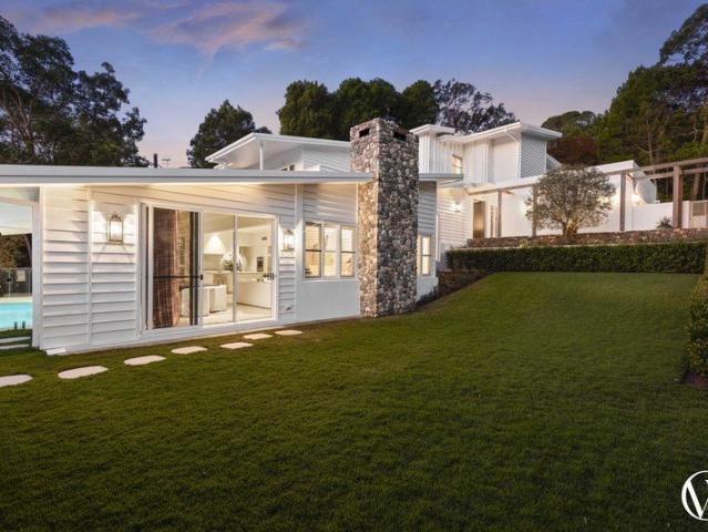 A Landmark Noosa Residence of Architectural Prestige and Contemporary Elegance