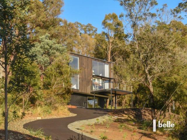 A Landmark Architectural Residence in the Tamar Valley