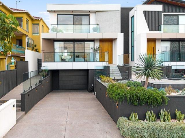 A Landmark Architectural Residence with Sweeping Bay Views