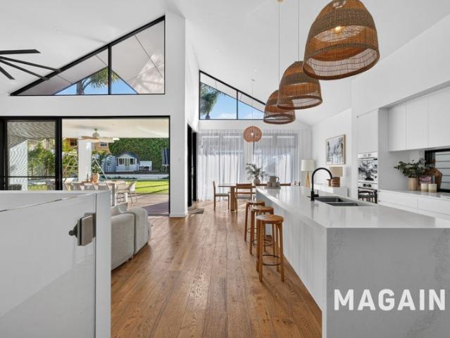 A Landmark Beachside Estate of Timeless Elegance and Resort Style Luxury