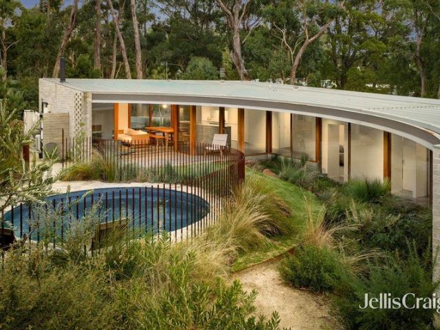A landmark Eldridge Anderson Architects design, curated for landscape and light