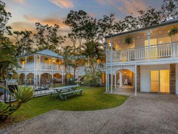A Landmark Estate with Scale, Flexibility and Income Potential in Prestigious Bonogin