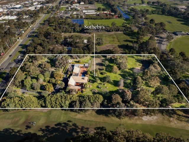 A Landmark Estate in a Peerless Lifestyle Position