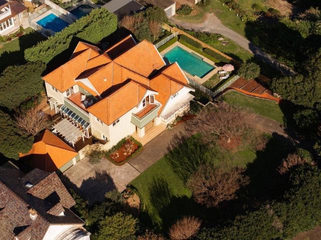A landmark estate on 2,668sqm with sweeping harbour panoramas