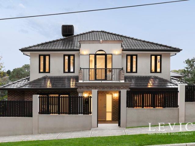A Landmark Family Residence in the Prestigious Vermont Secondary College Zone