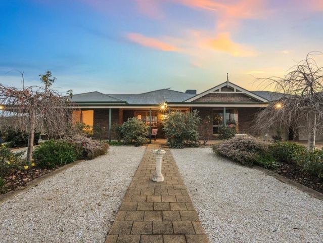 A Landmark Kersbrook Estate Designed for the Way You Want to Live