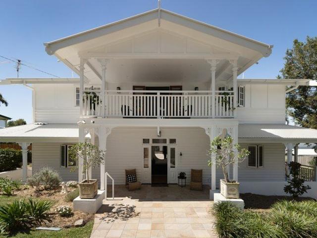 A Landmark Queenslander with Unforgettable Street Appeal on 830sqm