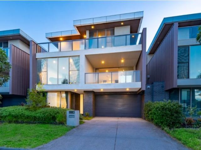 A Landmark Residence in Kew's Most Coveted School Catchment