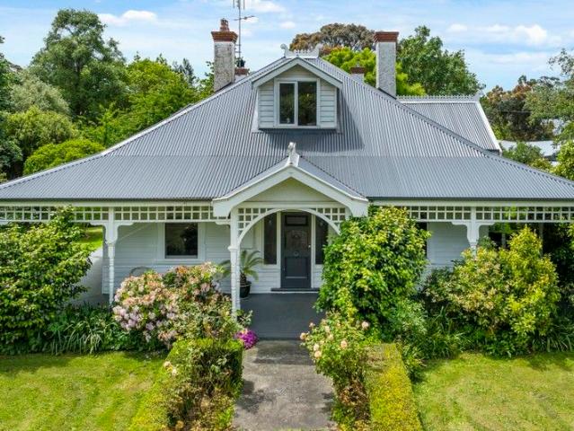 A Landmark Residence of Timeless Distinction