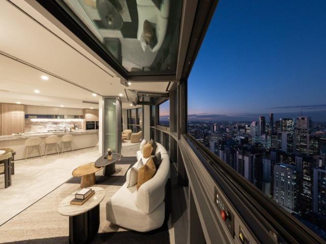 A LANDMARK SKY RESIDENCE ABOVE QUEEN'S WHARF
