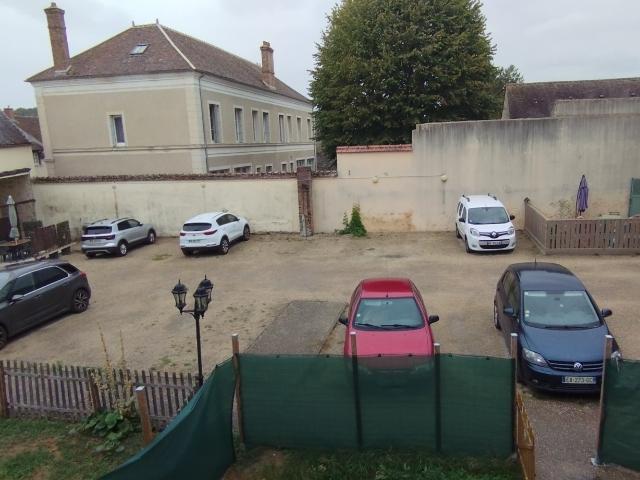 À Larchant, appartement avec terrasse 4 pièces à louer