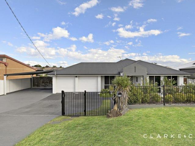 A LARGE SCALE FAMILY HOME WITH EVERY EXTRA!