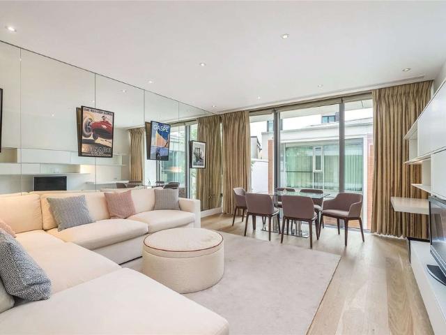 A larger than average one bedroom apartment in the iconic Knightsbridge Apartments development. Benefitting from 24 hour security and porter, swimming pool, spa and gym facilities
