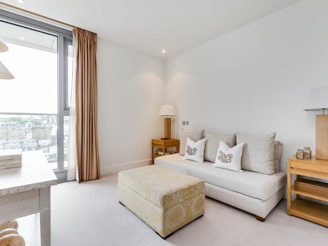 A Lateral Three Bedroom Apartment with Balcony at The Knightsbridge