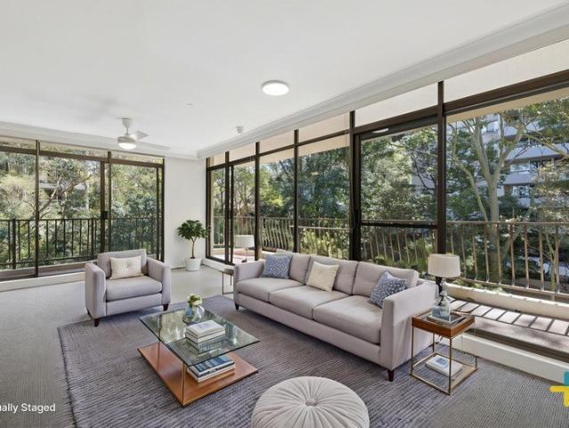 A Leafy Northerly Haven with Fresh and Bright Interiors