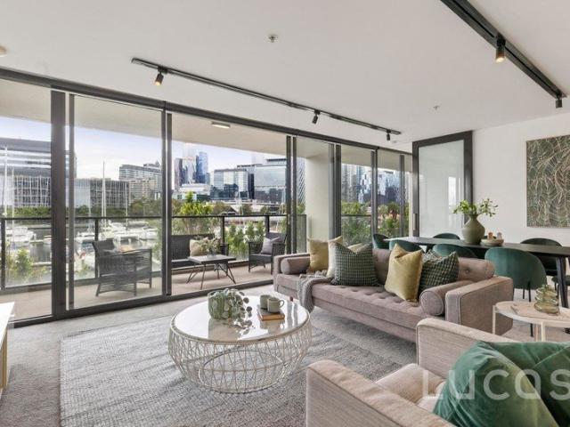 A LEAFY, BOUTIQUE RETREAT WITH A WELL LOVED FLOORPLAN AND LOW OUTGOINGS