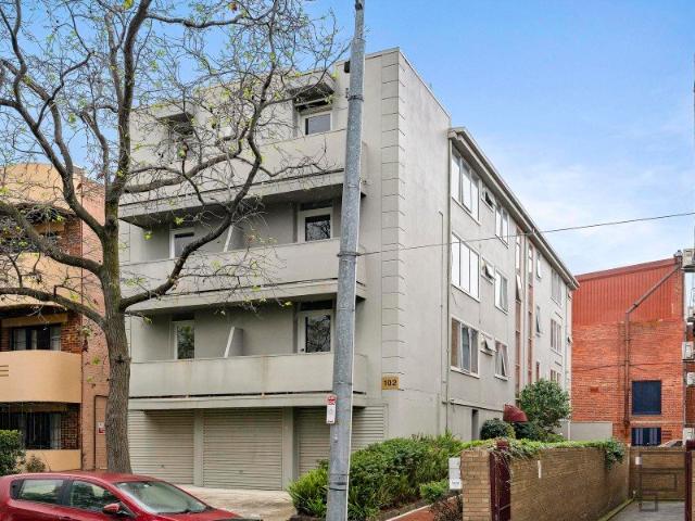 A Leafy Domain Precinct Lifestyle with City skyline Views