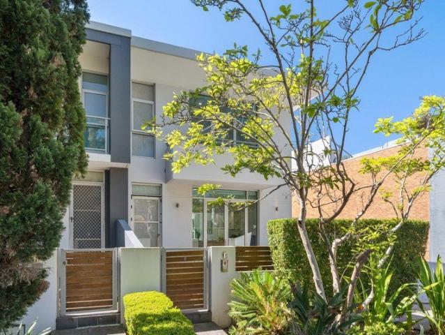 A leafy townhouse retreat filled with light and privacy