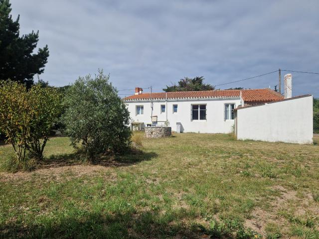 A l'entrée de Ker Chauvineau maison à rénover sur une belle parcelle de de 940 m2