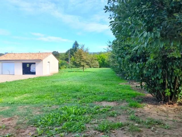 A L'Est de BERGERAC, MAISON DE 2021 AVEC DOUBLE GARAGE ET GRAND JARDIN