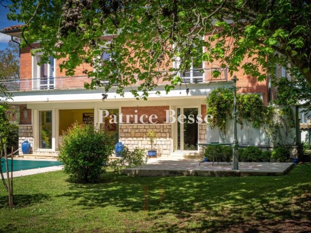 À l'est de Toulouse, dans le quartier de la Côte Pavée, une. 238m² Toulouse