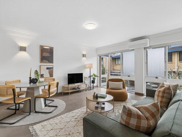 A Light and Spacious Retreat in a Boutique Townhouse