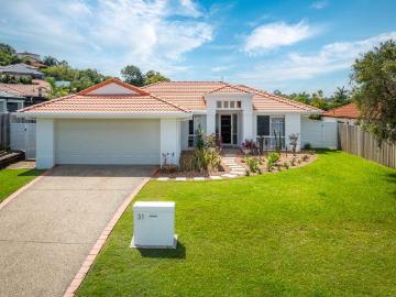 A LIGHT, BRIGHT, MOSTLY RENOVATED HOME ON A SENSATIONAL FLAT 717M2 BLOCK, CLOSE TO ABSOLUTELY EVERYTHING!