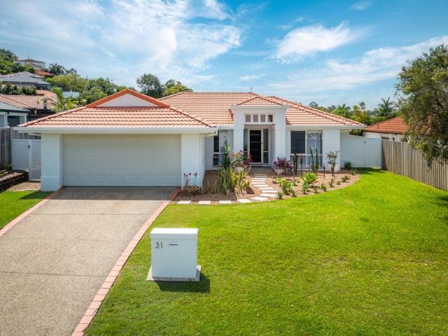 A LIGHT, BRIGHT, MOSTLY RENOVATED HOME ON A SENSATIONAL FLAT 717M2 BLOCK, CLOSE TO ABSOLUTELY EVERYTHING!