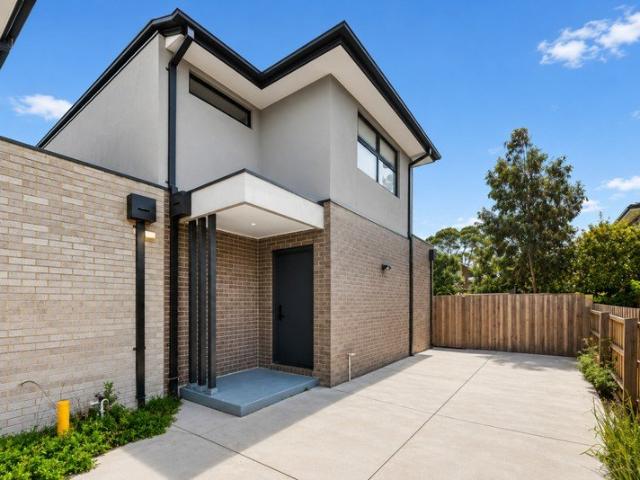 A Light Filled, Exceptionally Spacious Home with North Facing Living