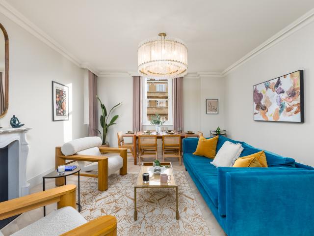 A light filled lateral apartment with terraces in the heart of Notting Hill