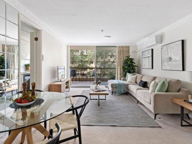 A Light Filled, Leafy Tree Top Haven with AC!
