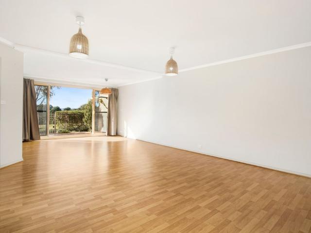 A light filled lifestyle in the sought after 'Links' complex
