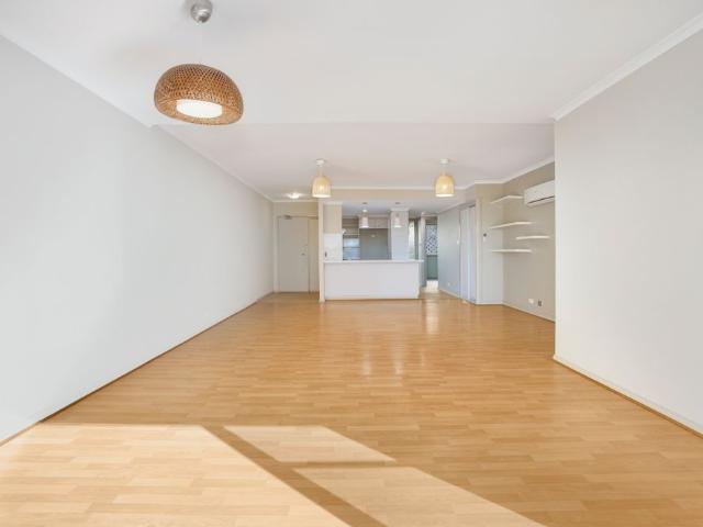 A light filled lifestyle in the sought after 'Links' complex